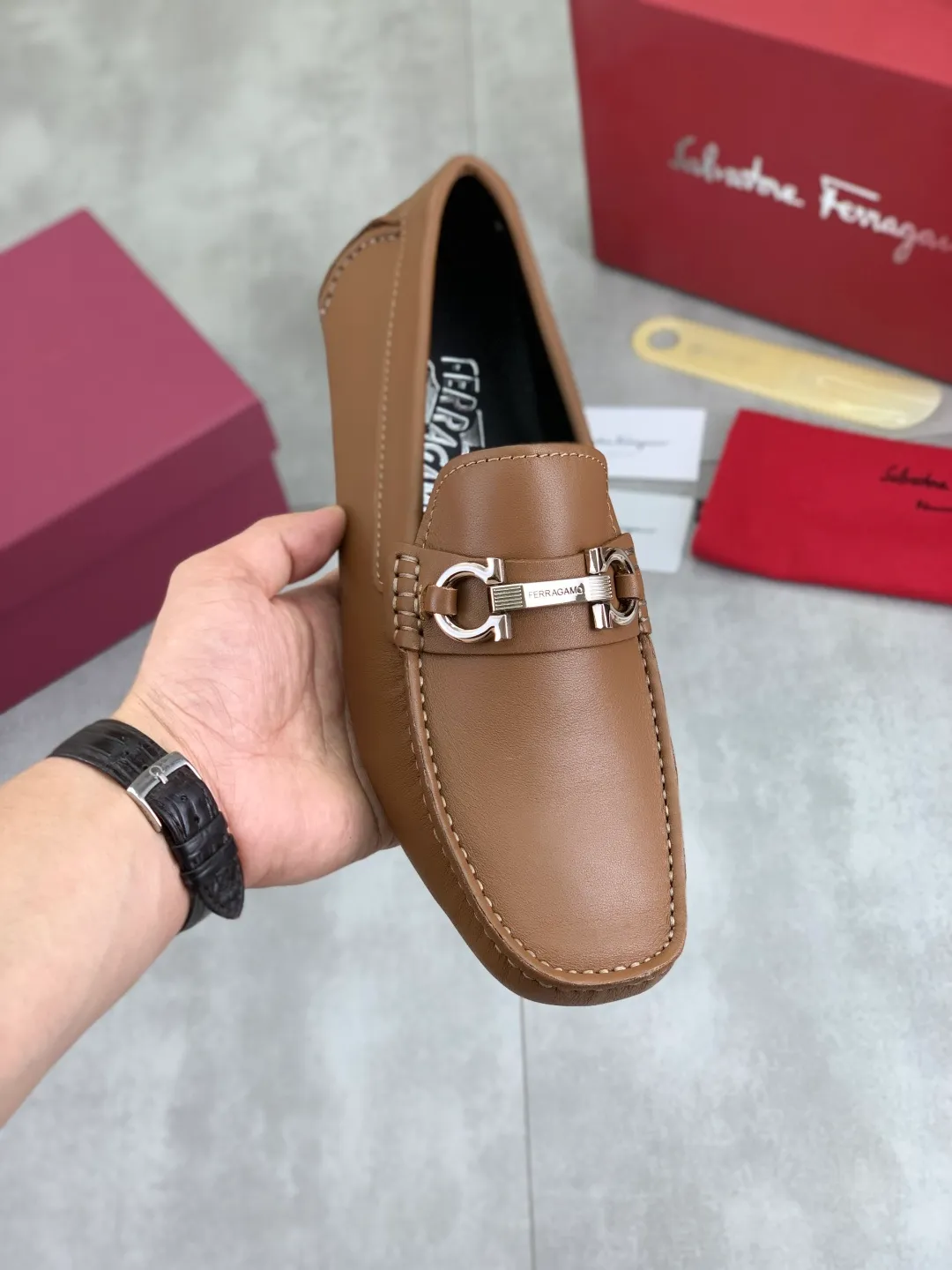 Men's shoes 💰P542 New model, high quality [Ferragamo/Ferragamo] Latest lazy slip-on shoes Original imported calfskin, imported cowhide lining + original luxury metal buckle + original combination outsole Comparison without pressure Code number: 38-45